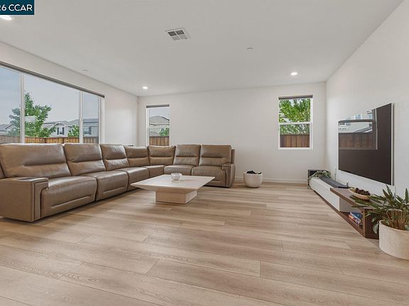 4th image of 5409 Spring Mountain Ln