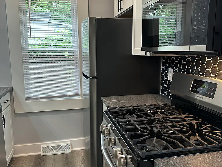 127 Gertrude St #3 — Photo 2