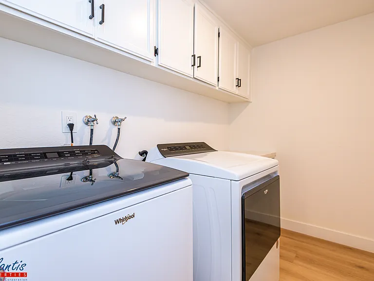 990 La Mesa Ter #F — Photo 20