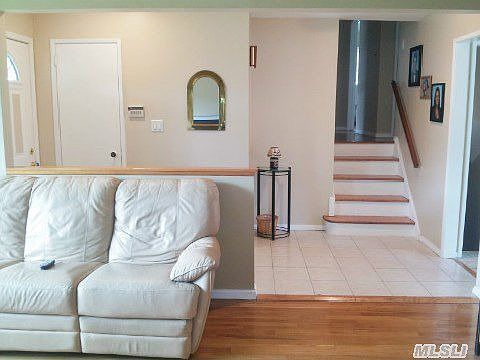 2nd image of 2721 Hyacinth St
