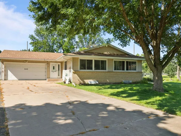 600 Maple St NE, Spring Lake Park, MN 55432