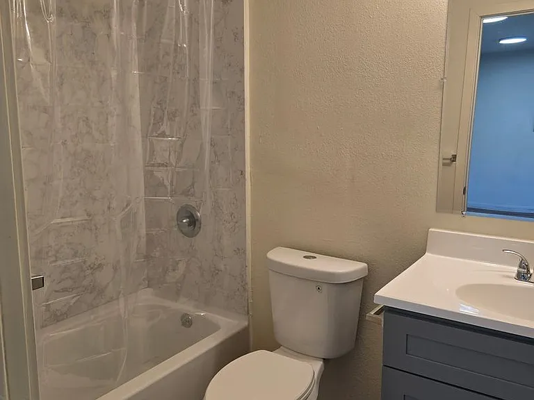 219 Armour Ave — Photo 2