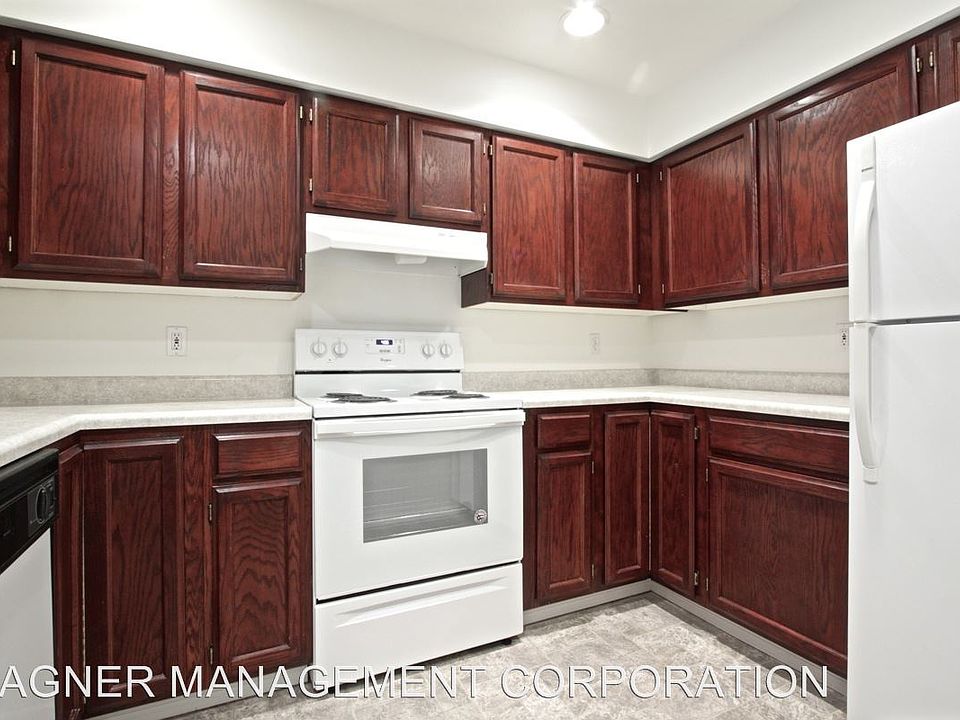 1st image of 75 NW Dogwood St APT 203