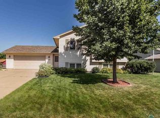 5304 S Sundowner Ave, Sioux Falls, SD 57106