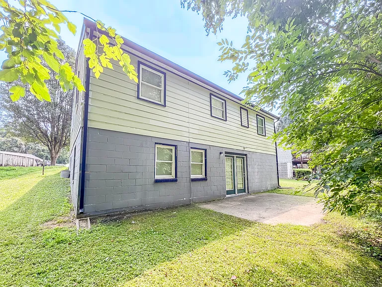 1811 Owens Ct — Photo 14