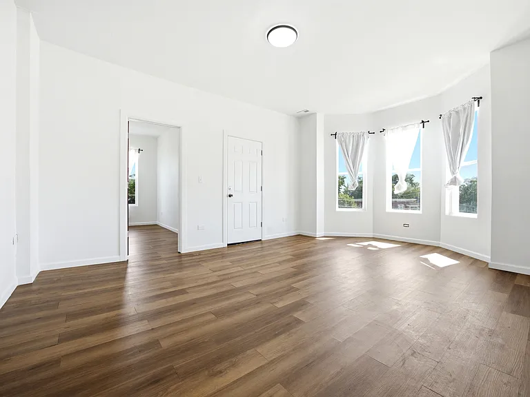 643 Villa St #TOP — Photo 2