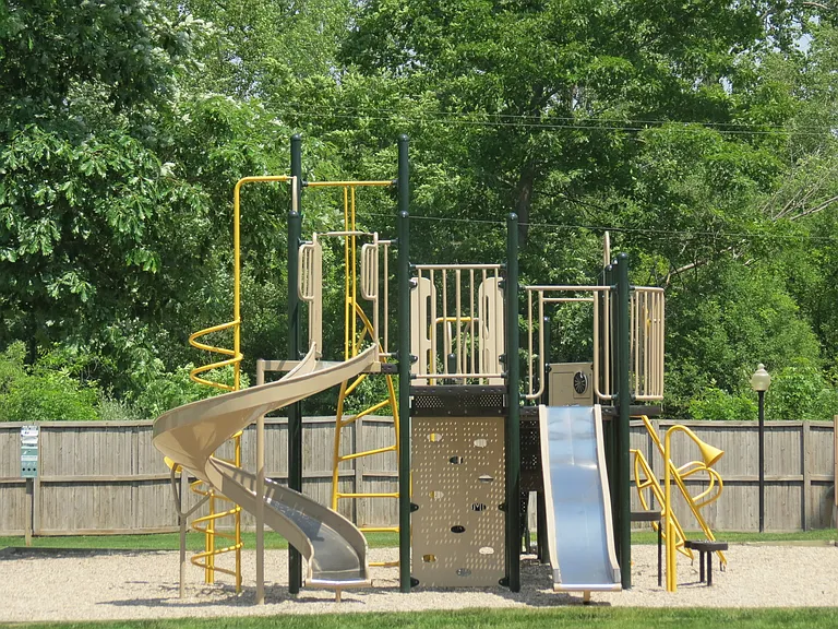 Forest Glen Townhomes — Photo 12