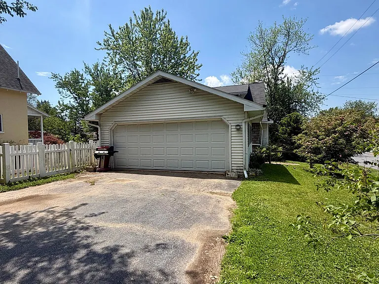 101 Roselawn Ave — Photo 2
