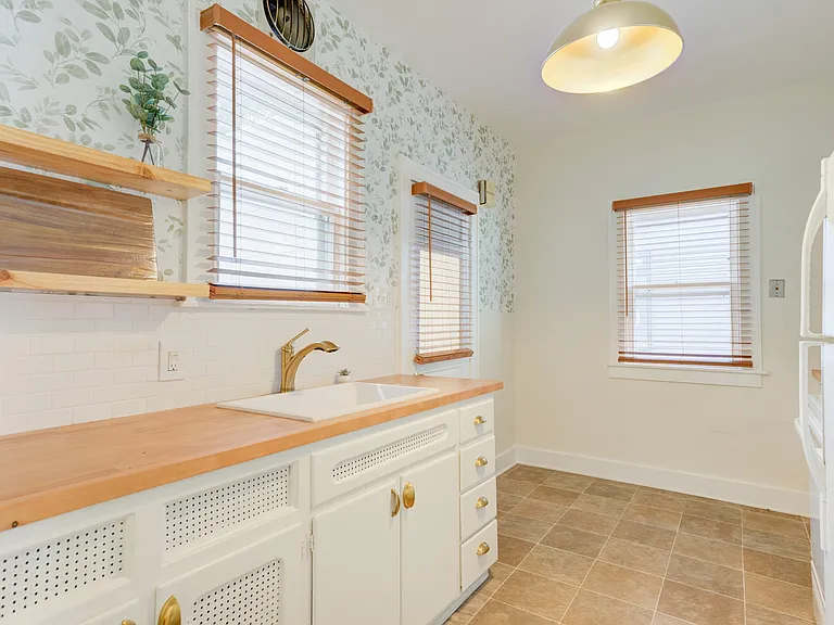835 Allen St — Photo 18