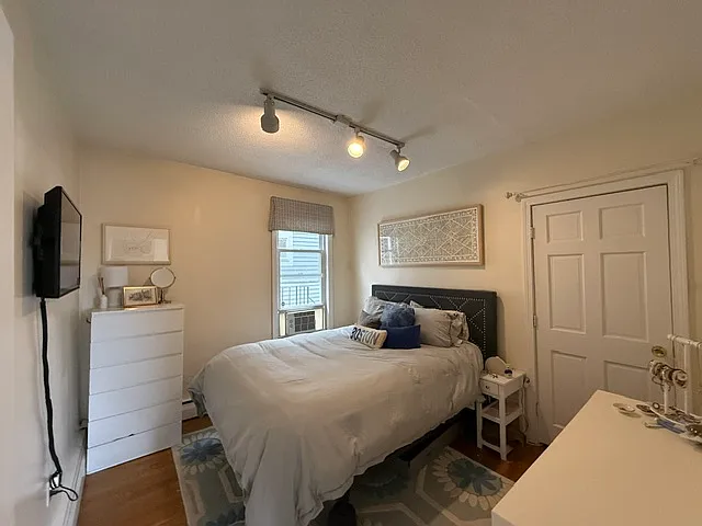 845 E 2nd St #2 — Photo 16
