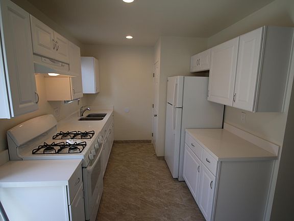 3rd image of 2043 N Brighton St #B