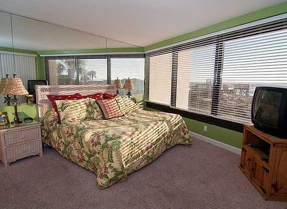 3rd image of 4024 Beachside One Dr