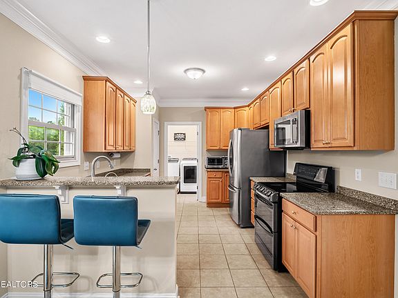 5th image of 517 Dixie Meadows Dr