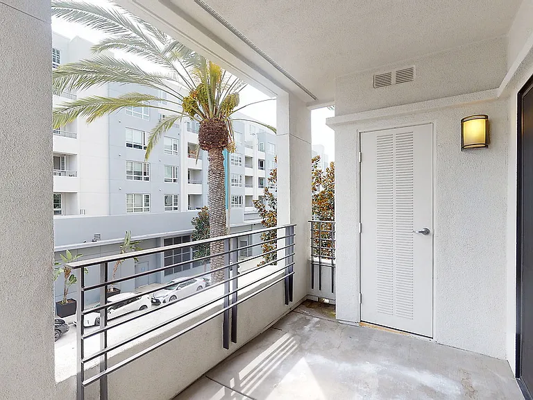 5600 Wilshire — Photo 34