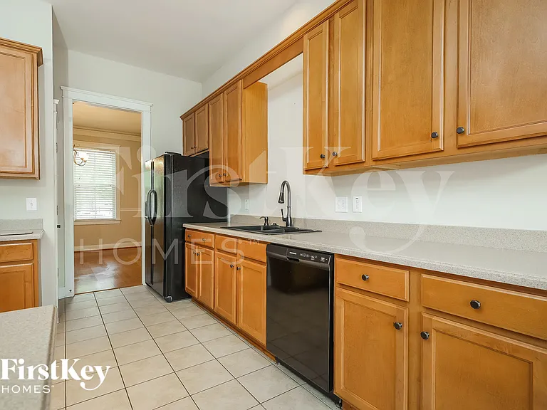 228 Silverwood Ln — Photo 8