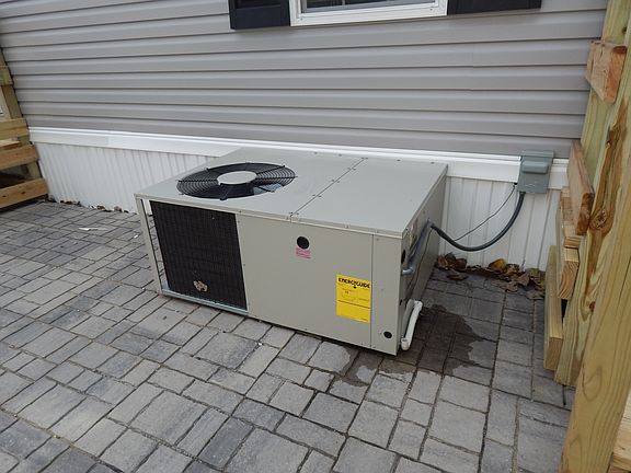 New Central A/C unit! Nueva unidad central de aire acondicio