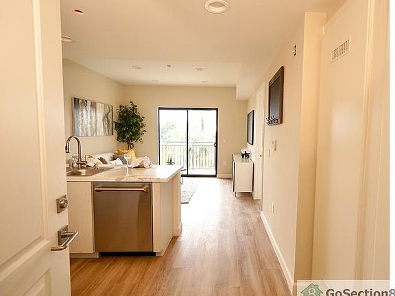 5th image of 360 E Gladstone St #301