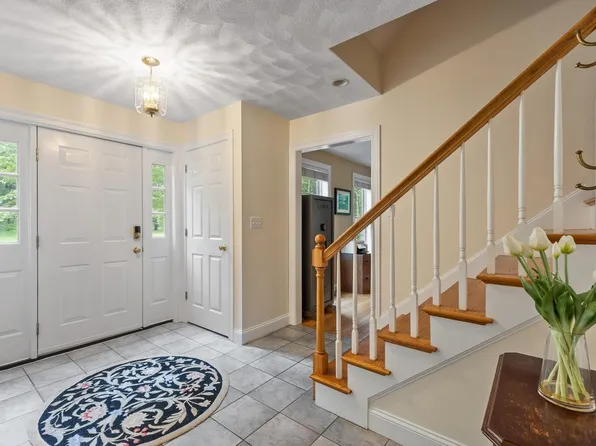 79 Wyndridge Circle, Pelham, NH 03076