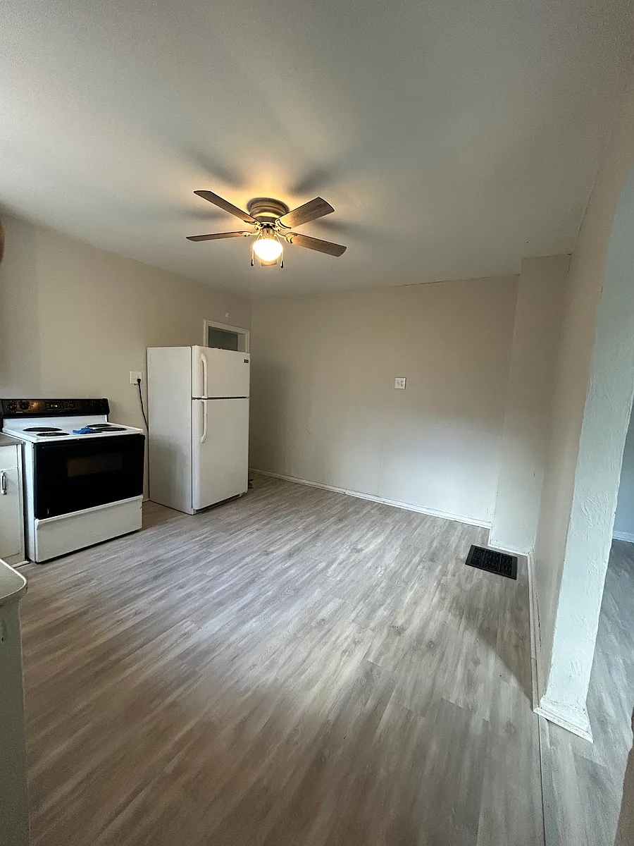 Building Photo - 147 S Kansas Ave #1