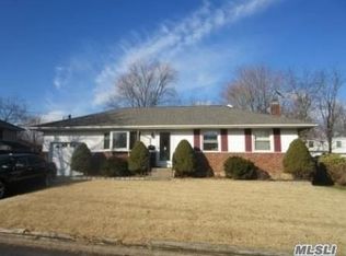 7 John Pl, Commack, NY 11725