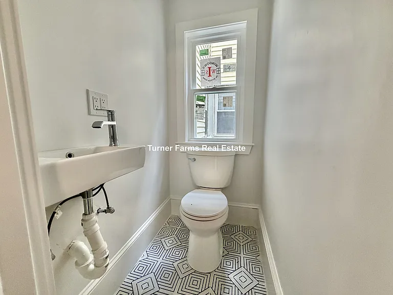 114 Woodstock St — Photo 13