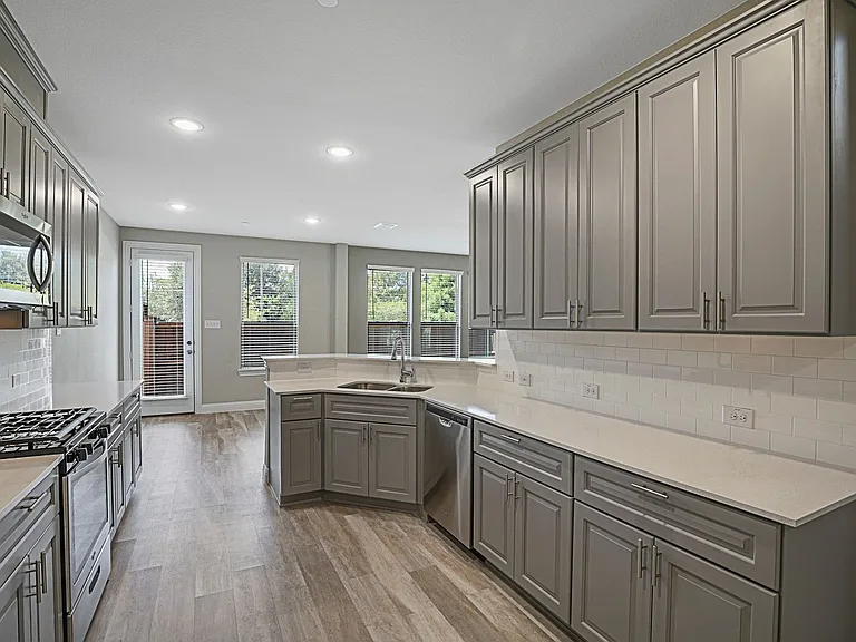 3032 Galveston St — Photo 13