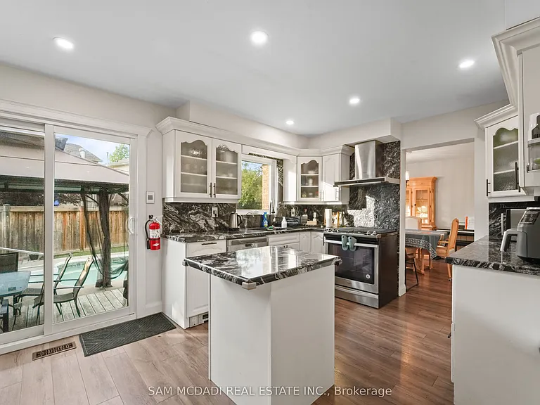 6251 Saltmarsh Ct — Photo 18