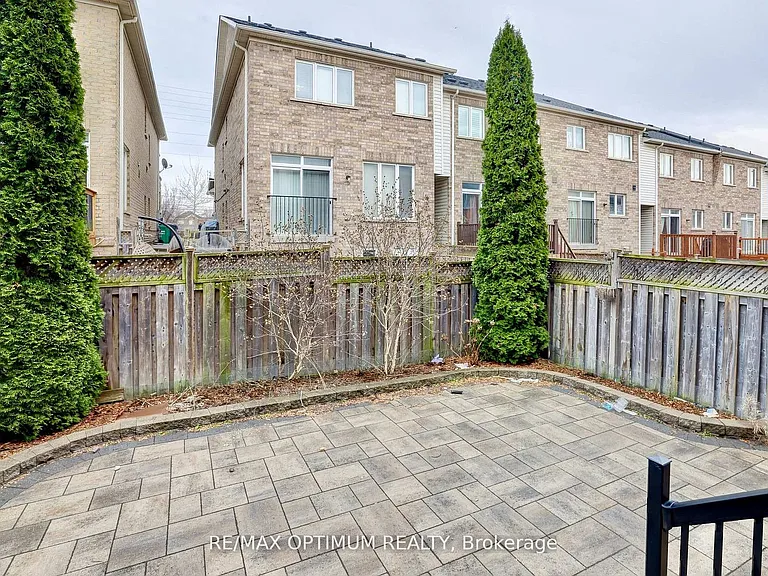 21 Saint Eugene St — Photo 41