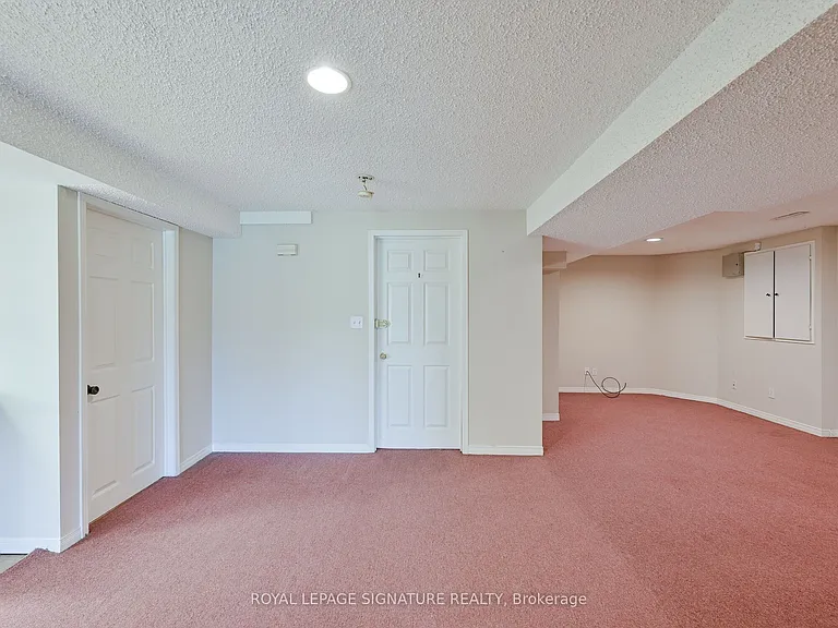 556 Farwell Cres #LOWER — Photo 6
