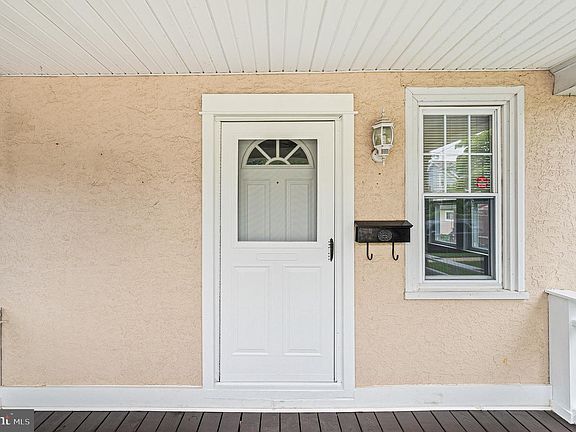 4th image of 4009 Rosemont Ave