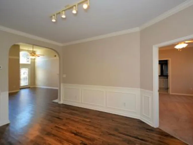209 Lenox Ln — Photo 9