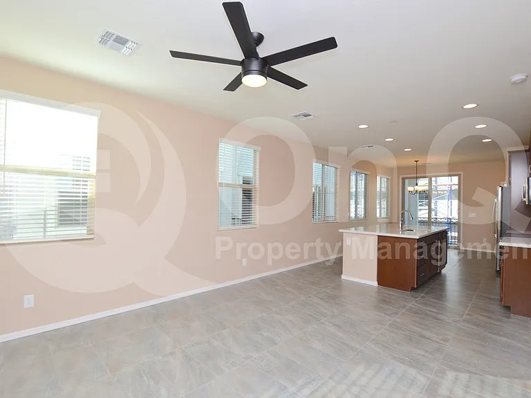 1723 E Dogwood Ln — Photo 6