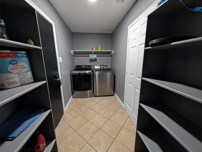 714 N Vista Dr — Photo 10