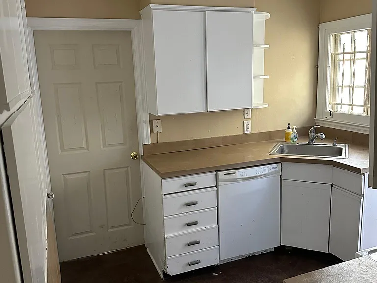 222 Patterson St — Photo 6