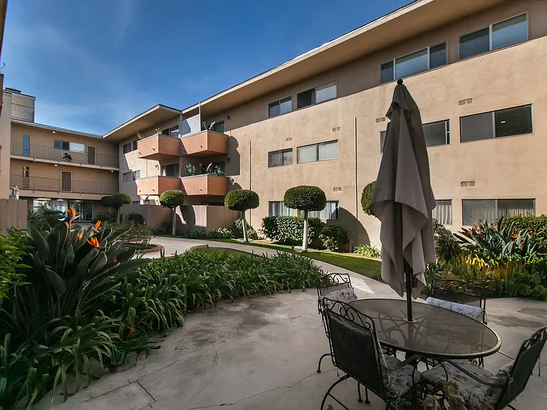 Common area Outdoors Private to Residents ONLY