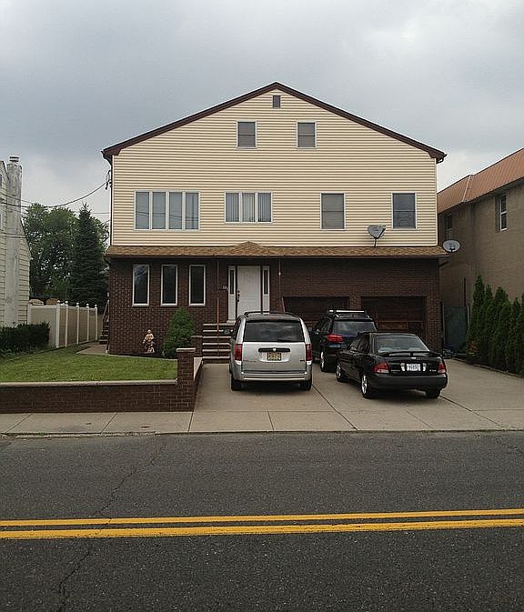 2nd image of 40 Main St