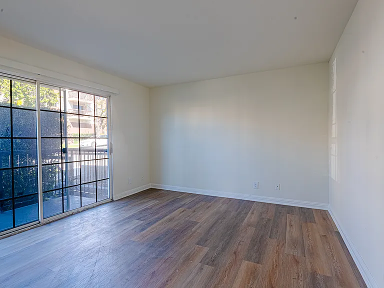 CYPRESS CONDOMINIUMS — Photo 22