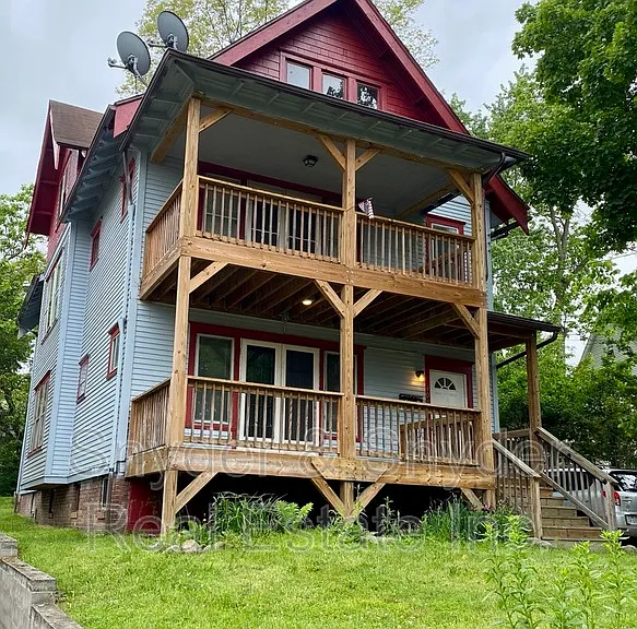 400 Cloverdale Ave #UP — Photo 1