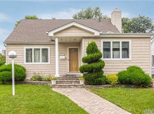 777 Midwood St, Uniondale, NY 11553