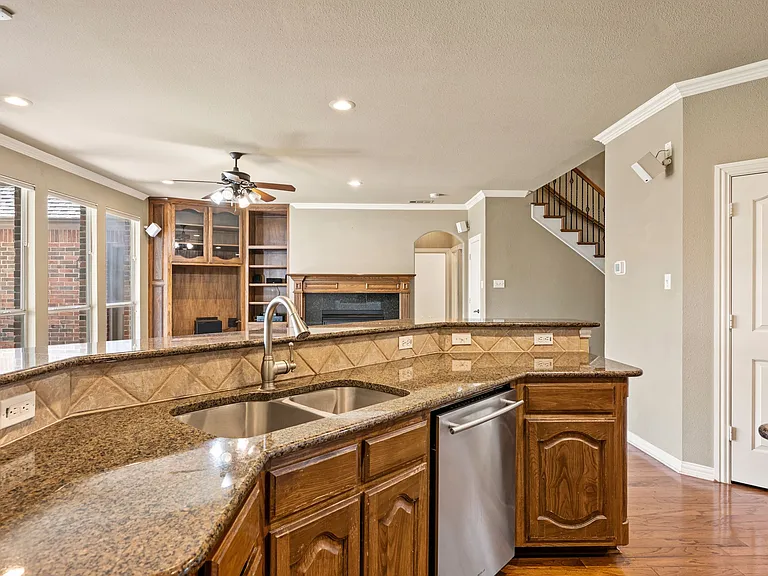 3316 Lexington Ave — Photo 25