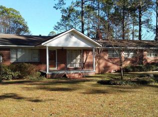 2063 Blackshear Hwy SE, Baxley, GA 31513