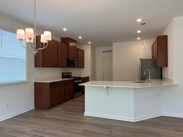2409 Abbot Hall Dr — Photo 10