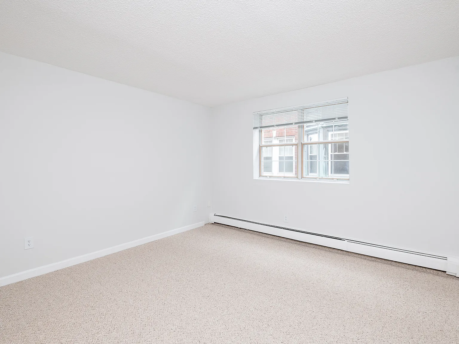 2 bed, 890 sqft, $3,300 — Photo 3