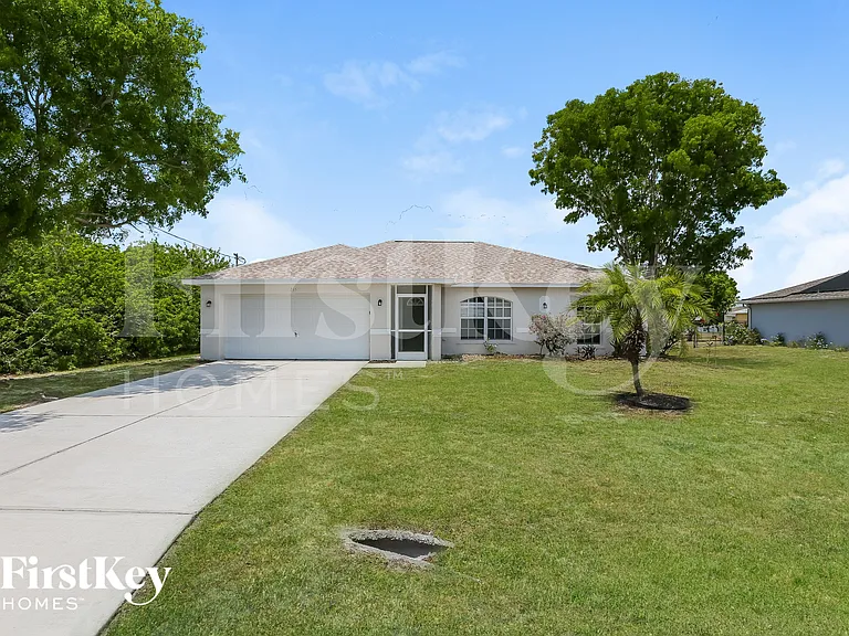 215 Mossrosse St — Photo 1