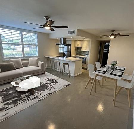 5th image of 1131 SE 4th St APT 101