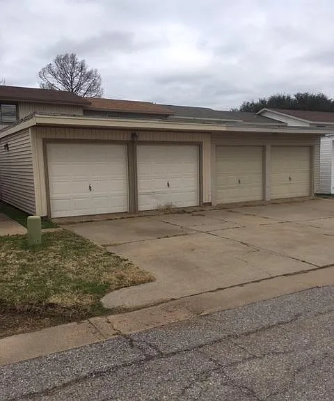 4584 Mistletoe Dr — Photo 11