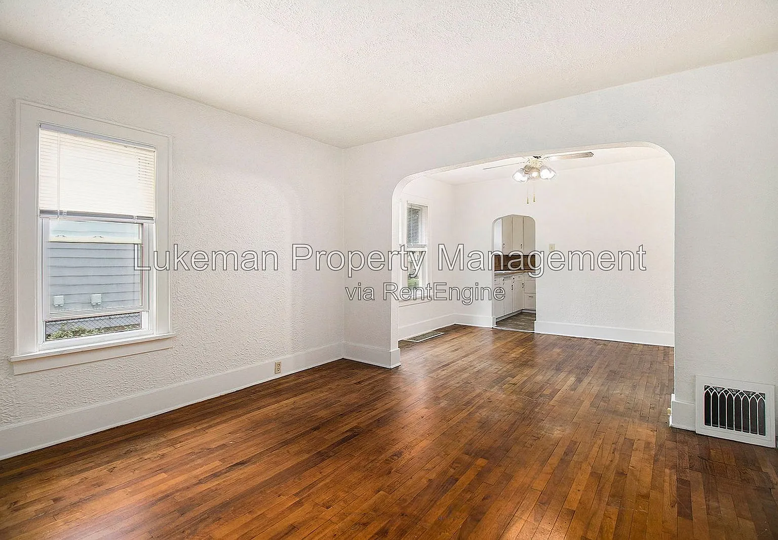 2 bed, 1.0 bath, 873 sqft, $1,300 — Photo 3
