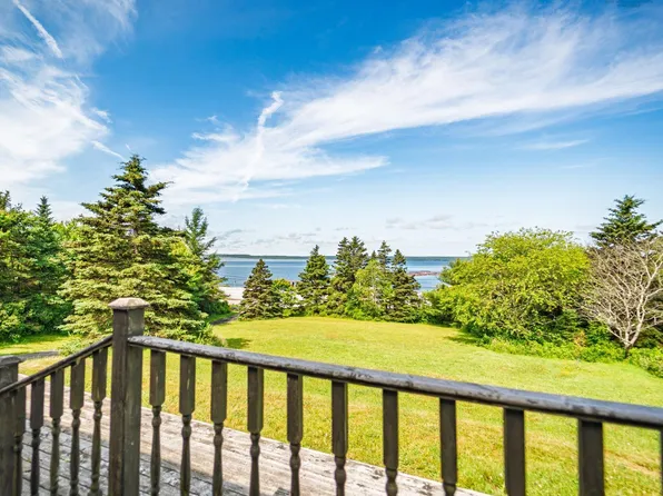 887 Sandy Point Rd, Shelburne, NS B0T 1W0