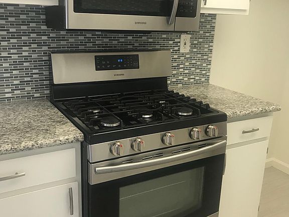 5th image of 226 E Elmwood Ave