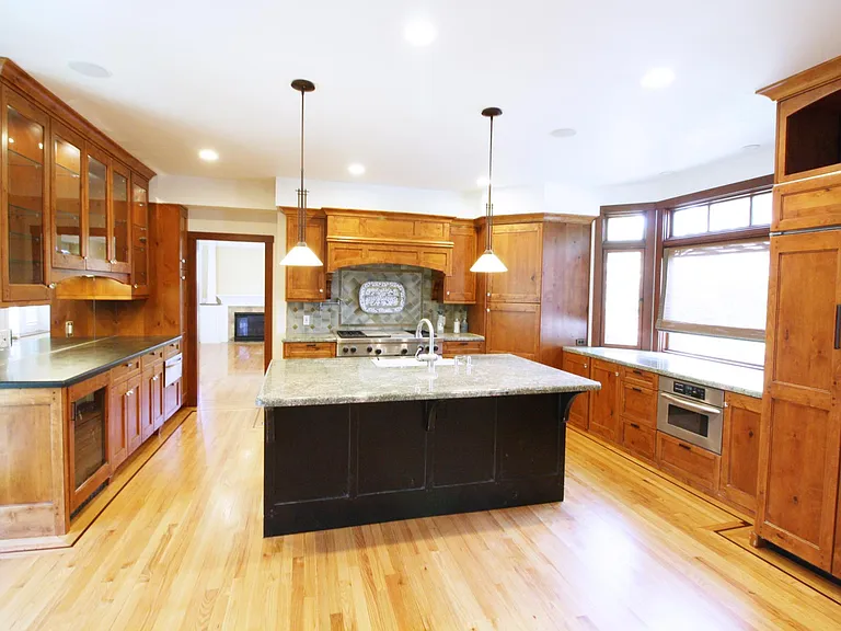 121 Baywood Ave — Photo 6